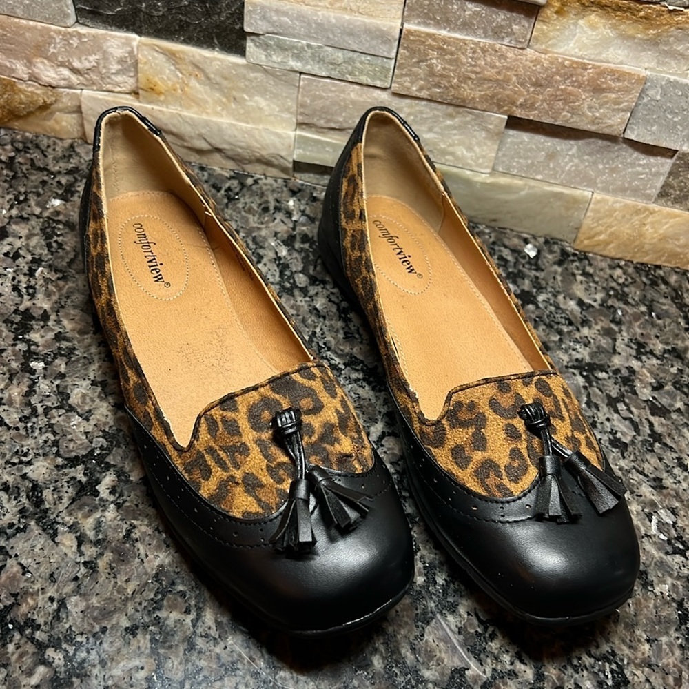 Comfortview leopard flats 8.5 EUC